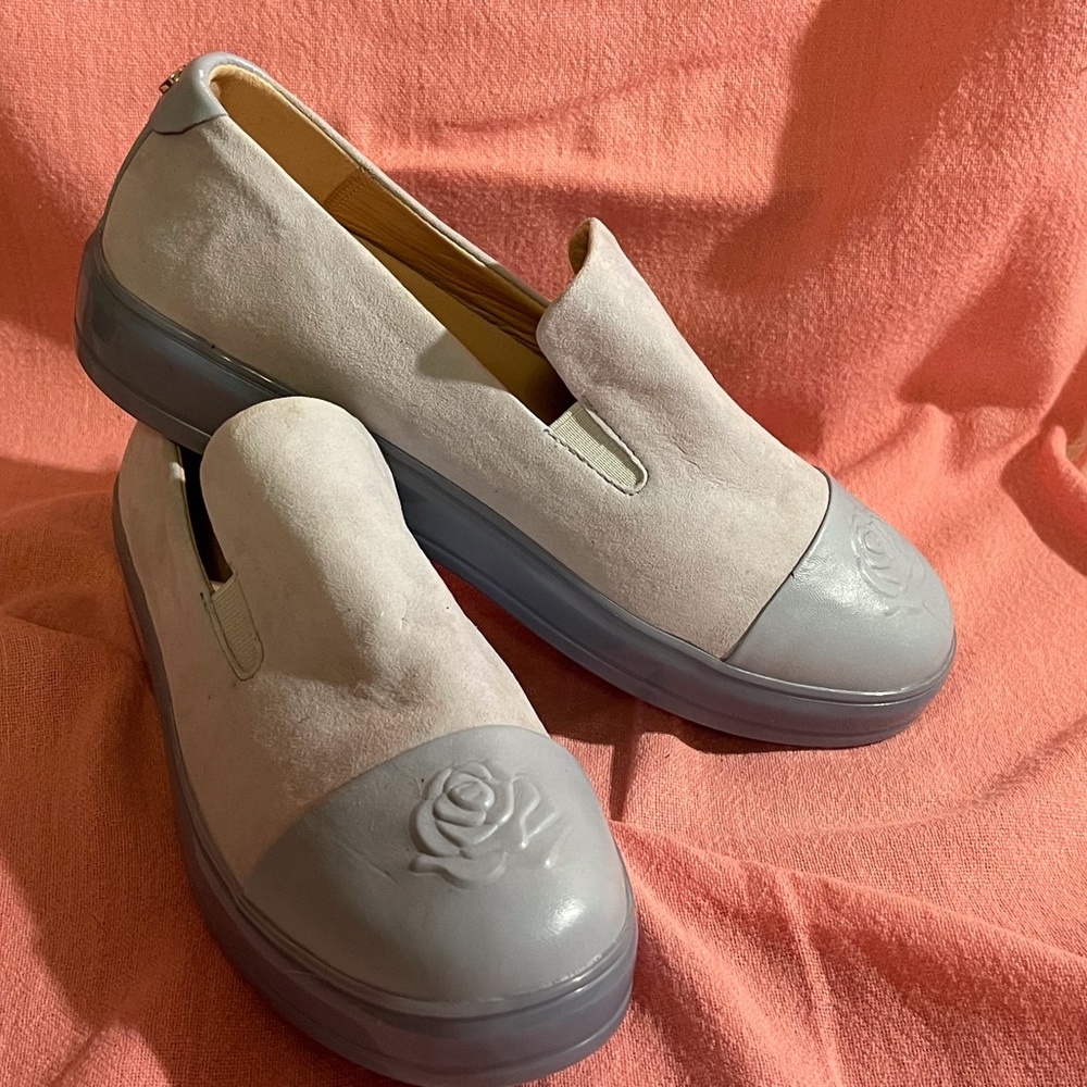 Taryn Rose 7.5 Slip on Shoes